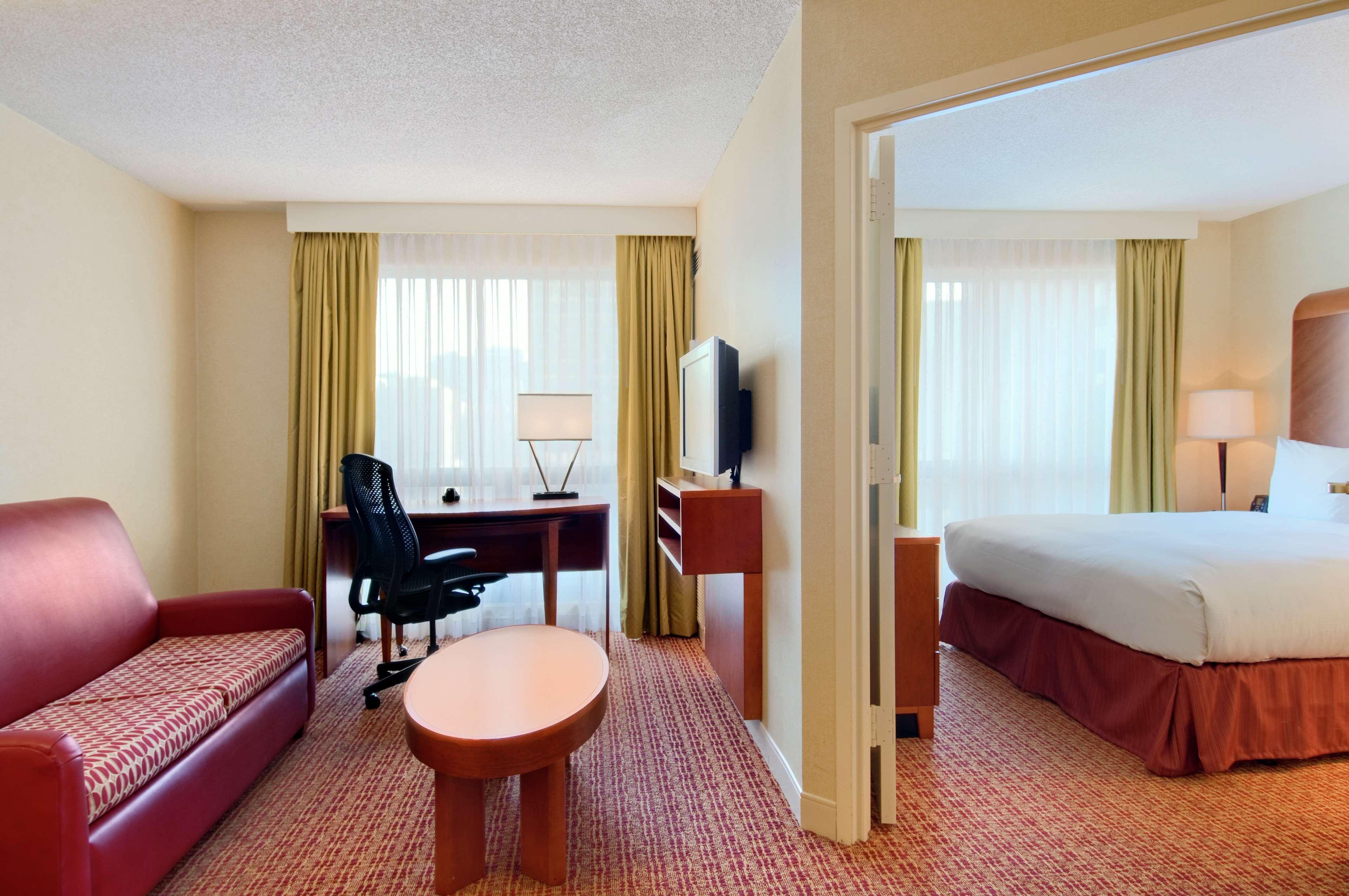 Hilton Chicago Magnificent Mile Suites Room photo