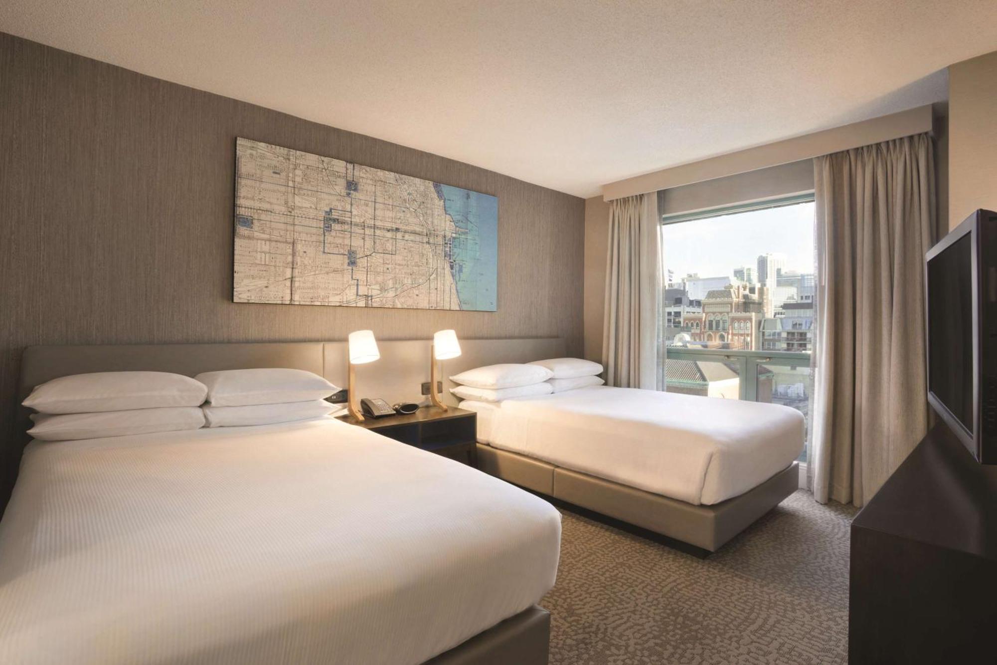 Hilton Chicago Magnificent Mile Suites Exterior photo